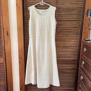 Elegant Cream Sleeveless A-line Midi Dress (Free Size)